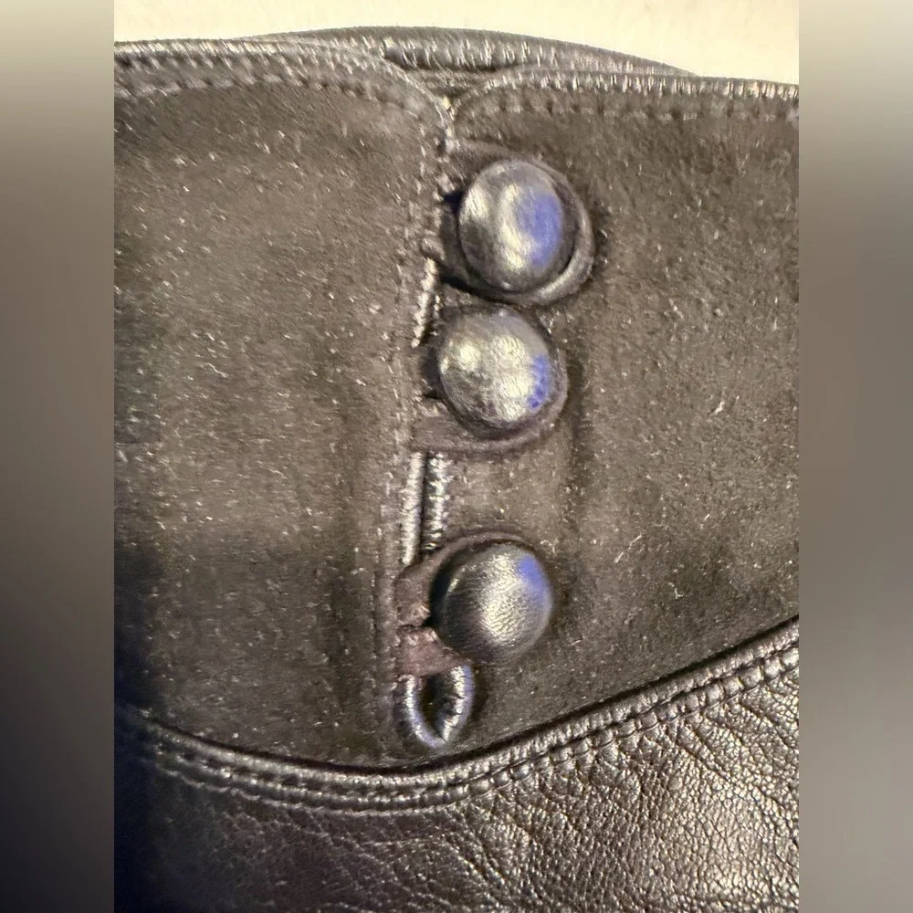 VINTAGE: Bloomingdale’s | ladies lambskin leather & suede gloves. Size: 7.
